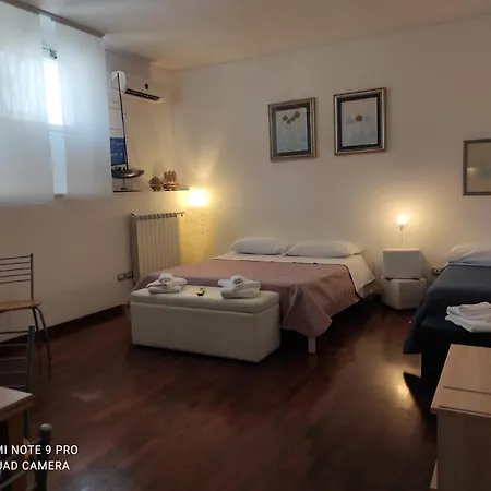 Apartment Mythos -dimora Degli Artisti
