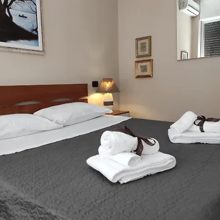 Apartment Mythos -dimora Degli Artisti